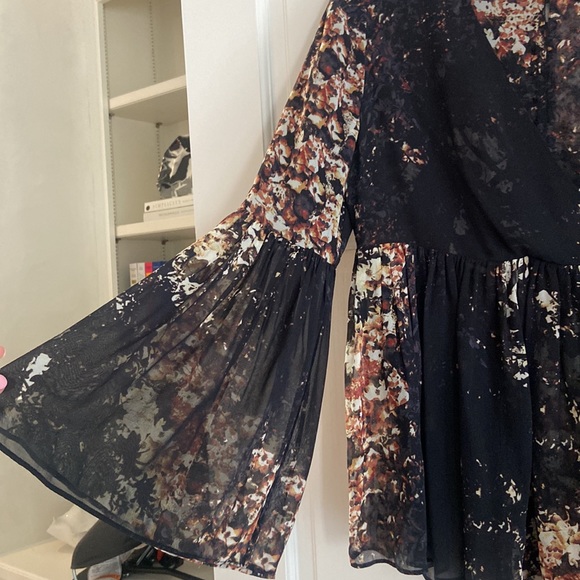 Intermix blouse - Picture 3 of 3